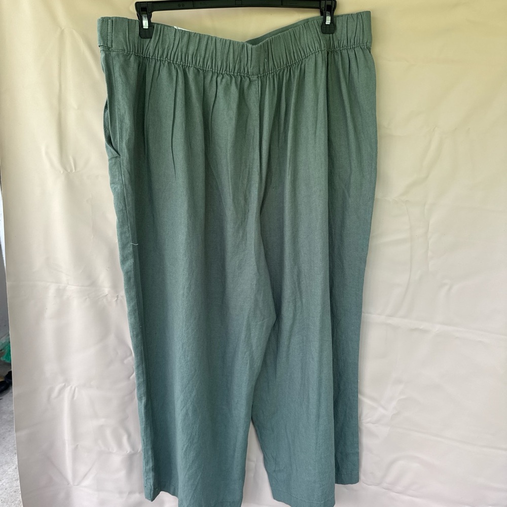 croft & barrow Sage Green Wide Leg capri Pants. - Picture 2 of 4